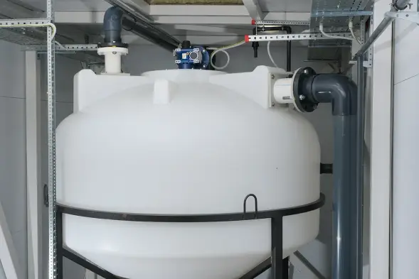 Емкость ЦКТ 3000 л с патрубком 90мм с фланцем белая