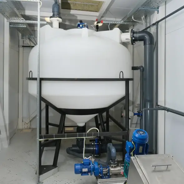 Емкость ЦКТ 3000 л с патрубком 90мм с фланцем белая