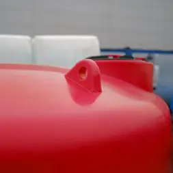 Емкость TRN 5000л КАС с откидной крышкой красная