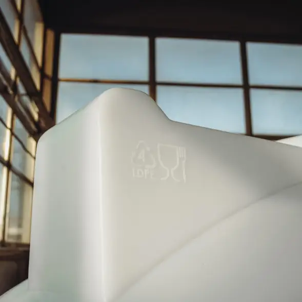 Емкость ЦКТ 3000 л с патрубком 110мм под плотность до 1,2 г/см3 белая в обрешетке с лестницей