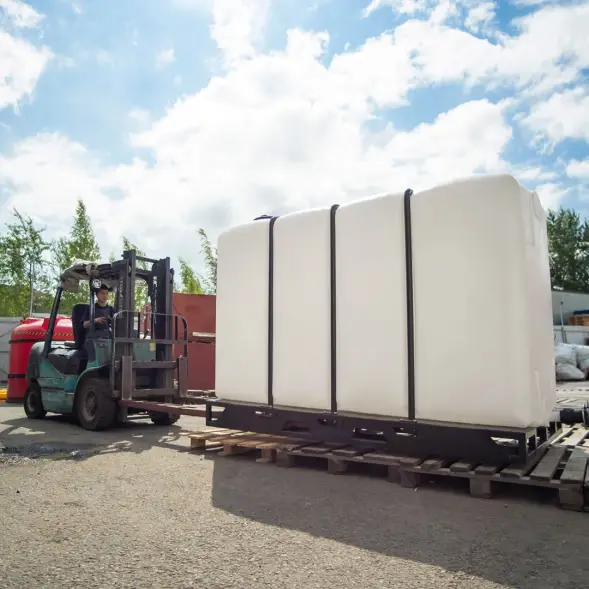 Емкость KR 4000л под плотность до 1.2 г/см3 белая в обрешетке (полный слив)