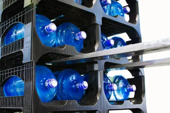 Пластиковый перфорированный поддон для 19-литровых бутылей BottleRack