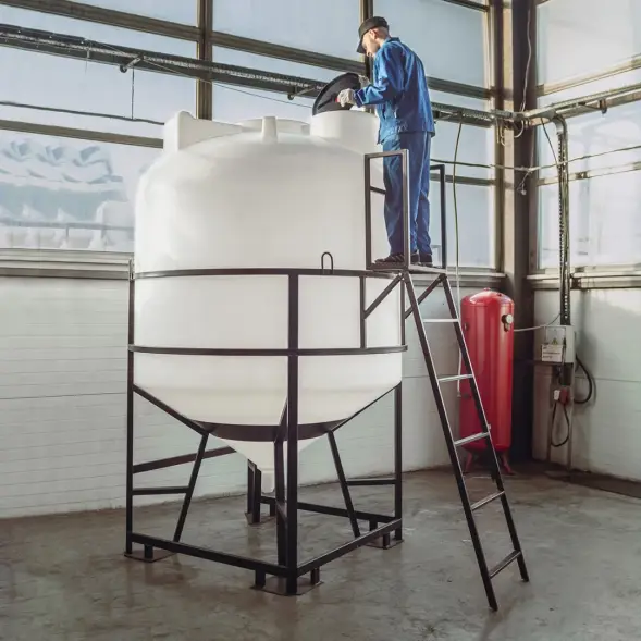 Емкость ЦКТ 5000 л с патрубком 90мм с фланцем белая