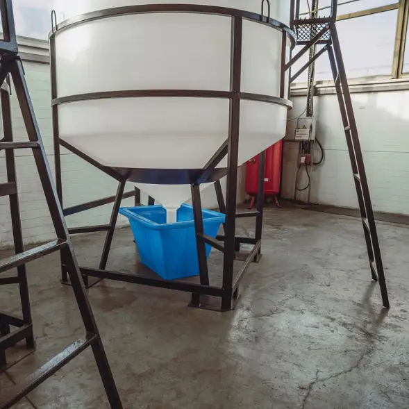 Емкость ЦКТ 5000 л с патрубком 110мм с фланцем белая