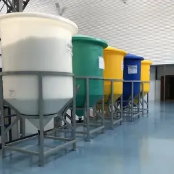 Бункер 1000 л в обрешетке