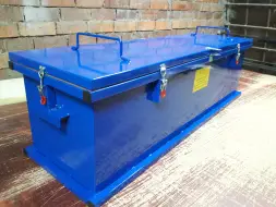 Горизонтальный герметичный специализированный контейнер для сбора, хранения, транспортировки отработанных ртутьсодержащих ламп: ЛБ 20, ЛБ 40, ДРЛ, ГСК 1550, 1250х600х400 мм (3 секции)