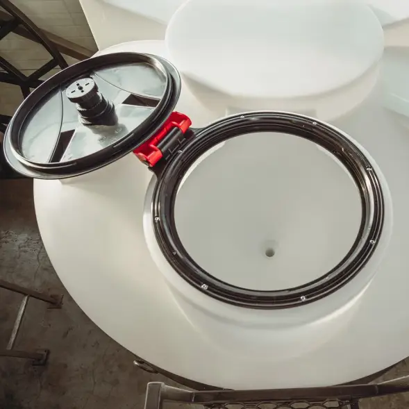 Емкость ЦКТ 3000 л с патрубком 90мм с фланцем под плотность до 1,5 г/см3 белая в обрешетке